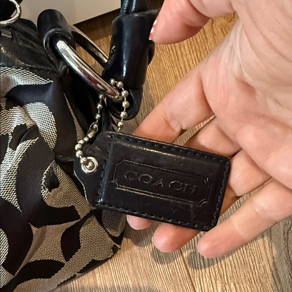 Coach elegant shoulder